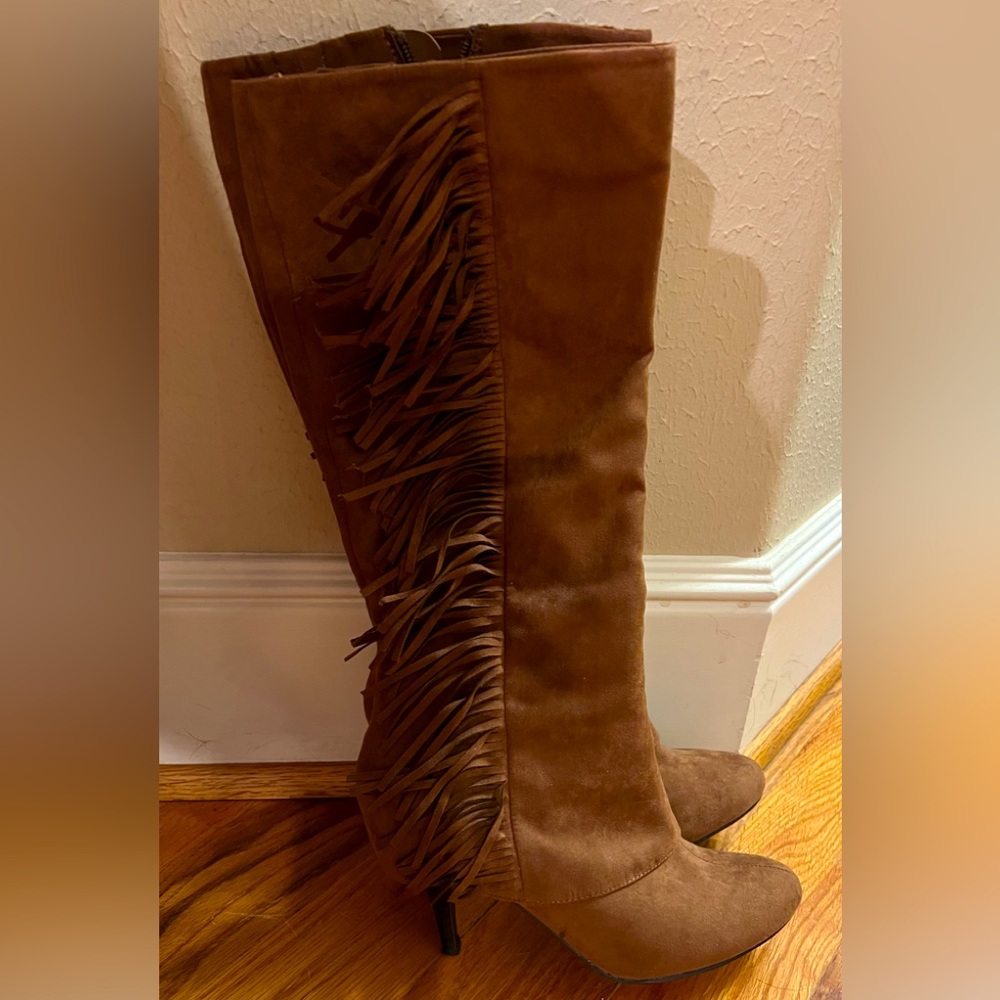 Suede boots with fringe detailing.
